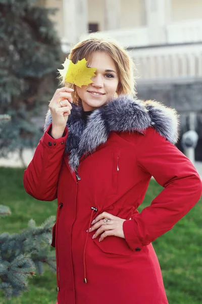 Blond Business Woman Red Fox Fir Dawn Jacket Hood Close — Stock Photo, Image