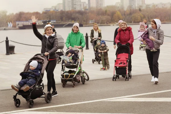 Mosca Russia Ottobre 2020 Donne Non Identificate Con Bambini Carrozzina — Foto Stock