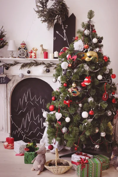 Christmas decorated room with rat fire place and Santa — Stock Photo, Image