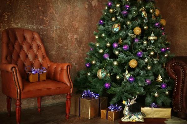 Vánoční zařízený pokoj s krysa ohniště a Santa — Stock fotografie