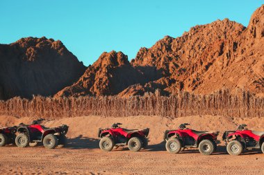 Quad Bisiklet safari gezisi Mısır çölde içine