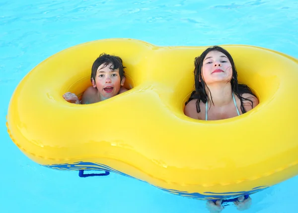 Brother and sister siblings in open air water park in egypt — Stock Photo, Image