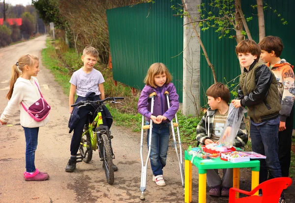 RUSSIE, MOSCOU, MAI 02, 2015 : Enfants de la campagne essayant d'organiser — Photo