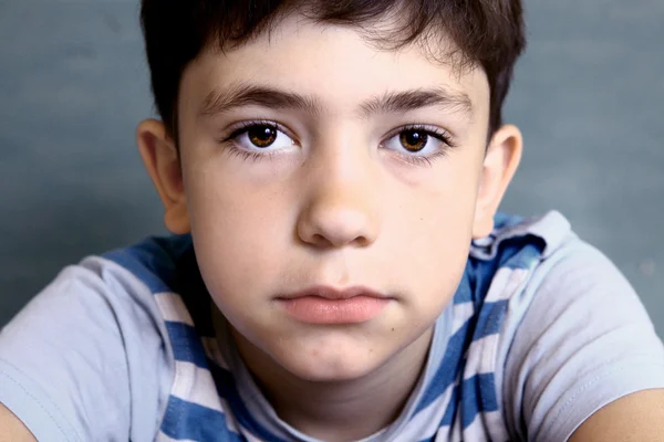 Adolescente menino close-up rosto retrato — Fotografia de Stock