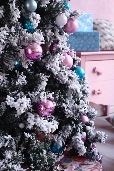 Christmas tree with decoration on the pink room — Stock Photo, Image