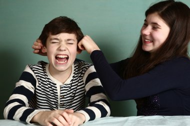  kız kardeşi çek kardeşim oğlu kulakları bahis nedeniyle