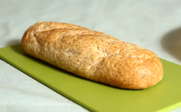 Pão no tabuleiro da cozinha — Fotografia de Stock