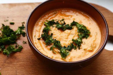 kabak çorbası maydanoz dereotu kalp ile parçaladı