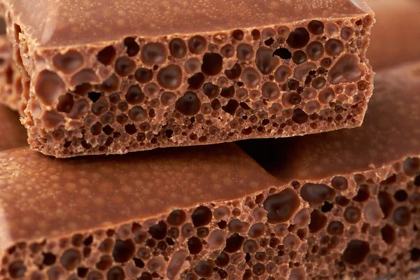 Close Textura Pedaços Chocolate Leite Aerado — Fotografia de Stock