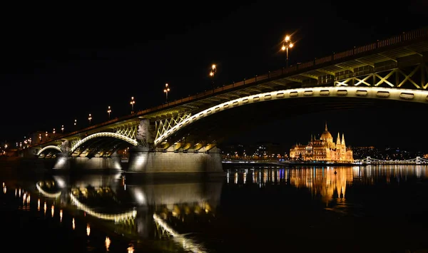 Венгрия Ночной Город Будапешт Парламент Часть Моста Маргит Фоне Ночного — стоковое фото