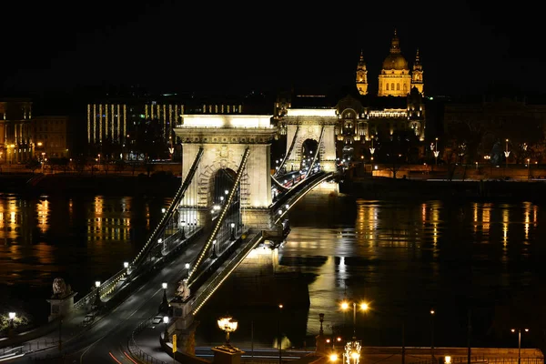 Hungría Ciudad Nocturna Budapest Puente Cadena Parte Basílica Istvan Fondo —  Fotos de Stock