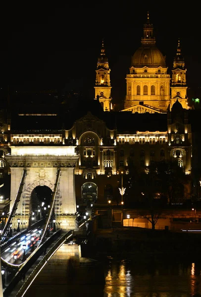 Noche Budapest Puente Las Cadenas Fondo Basílica Istvan Reflejo Las —  Fotos de Stock