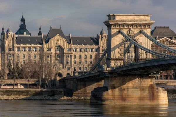 Hungría Budapest Puente Las Cadenas Sobre Fondo Del Palacio Gresham —  Fotos de Stock