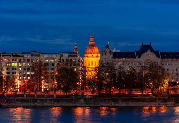 Ungern Budapest Stad Natten Istvan Basilica Mot Bakgrund Natten Staden — Stockfoto