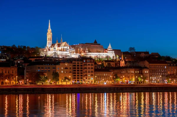 Night Budapest Fisherman Bastion Reflektion Nattljus Vattnet Stadsbild — Stockfoto