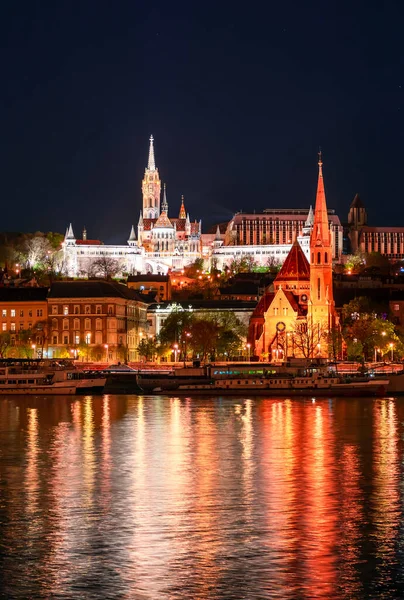 Night Budapest Fisherman Bastion Reflektion Nattljus Vattnet Stadsbild — Stockfoto