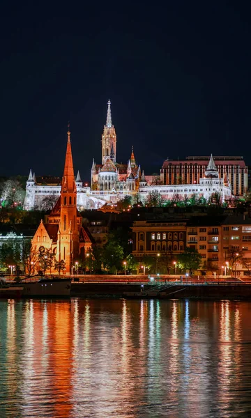 Night Budapest Fisherman Bastion Reflektion Nattljus Vattnet Stadsbild — Stockfoto