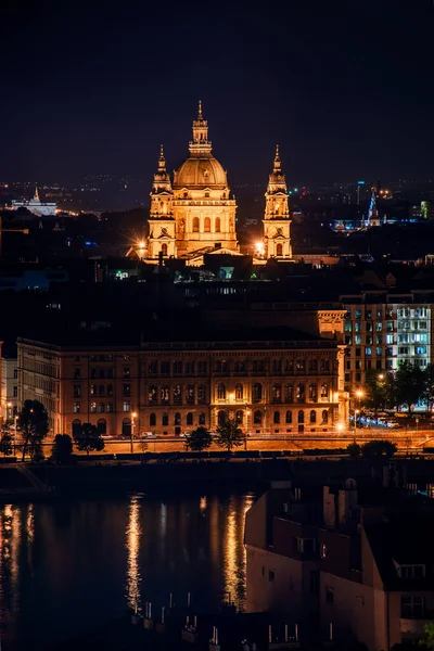 Ungern Kväll Skymning Budapest Ishtan Basilika Bakgrunden Natten Stadsljus Stadsbild — Stockfoto