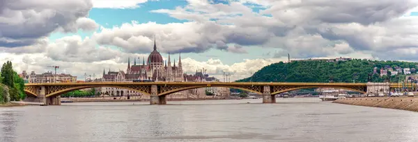 Budapest Margaret Bridge Fondo Del Parlamento Húngaro Paisaje Urbano —  Fotos de Stock