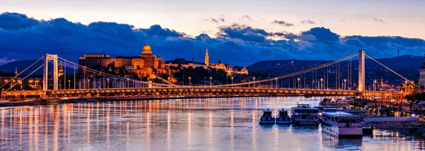 Budapest Nachts Erzsebet Brug Donau Reflectie Van Nachtlampjes Het Water — Stockfoto