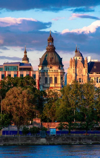 Ungern Staden Kväll Budapest Istvan Basilica Bakgrunden Den Dramatiska Himlen — Stockfoto