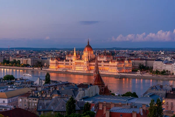 Ungern Kväll Skymning Budapest Parlament Bakgrunden Natten Stadsljus Stadsbild — Stockfoto