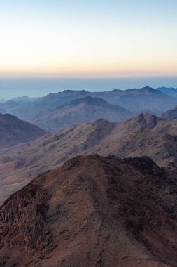 Tur-i Sina 'nın üzerinde gün doğumu, Musa Dağı' nın manzarası.