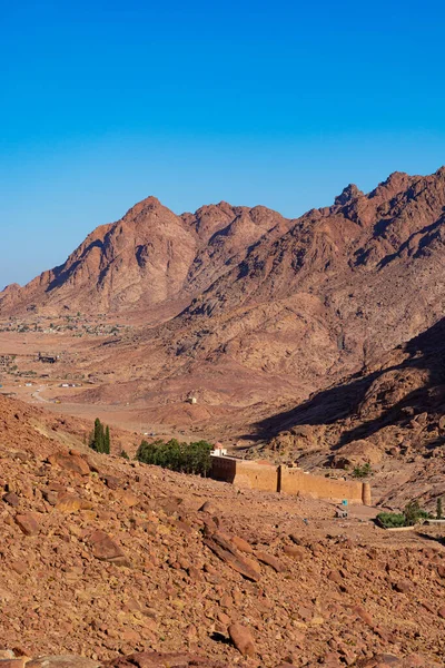 Ägypten Katharinenkloster Einem Sonnigen Tag Blick Auf Die Berge — Stockfoto