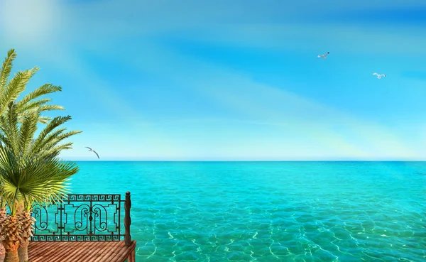 Trópusi táj, a kék tenger, pálmafákkal és napsütés — Stock Fotó