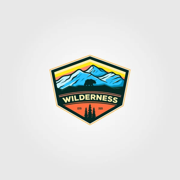 Wilderness Mountain Adventure Badge Vintage Logo Vector Illustration — Stock Vector