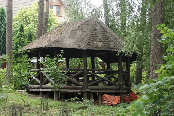 One Large Black Wooden Gazebo Stands Green Vegetation Trees Park — Stock Photo, Image