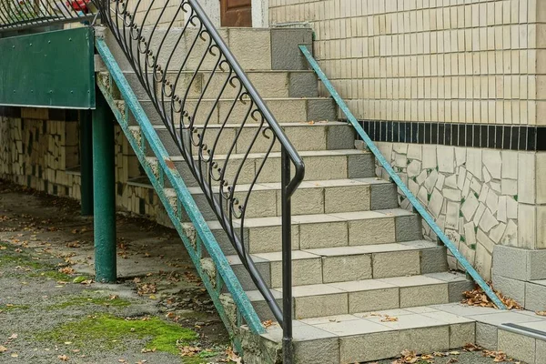 Black Iron Handrails Forged Pattern Stairs Gray Concrete Steps Brown — Stock Photo, Image