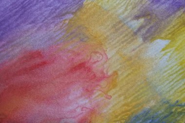 Beyaz kağıt üzerinde renkli suluboya leke dokusu