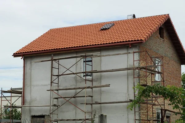 Repair Insulation Gray Wall Large Private House Red Tiled Roof — Stock fotografie