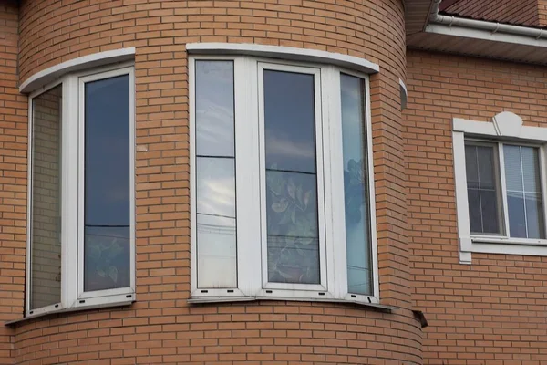 Two Big White Windows Brown Brick Wall Building — ストック写真