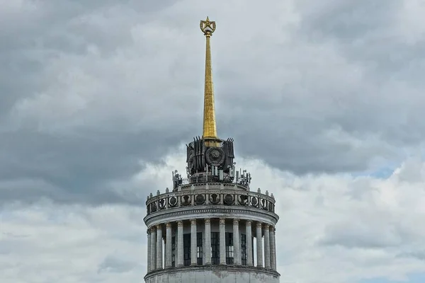 Torre Concreto Velho Com Brasão Armas União Soviética Uma Torre — Fotografia de Stock