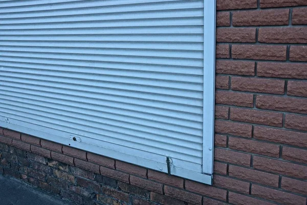 Parte Una Pared Ladrillo Marrón Una Casa Con Una Puerta — Foto de Stock