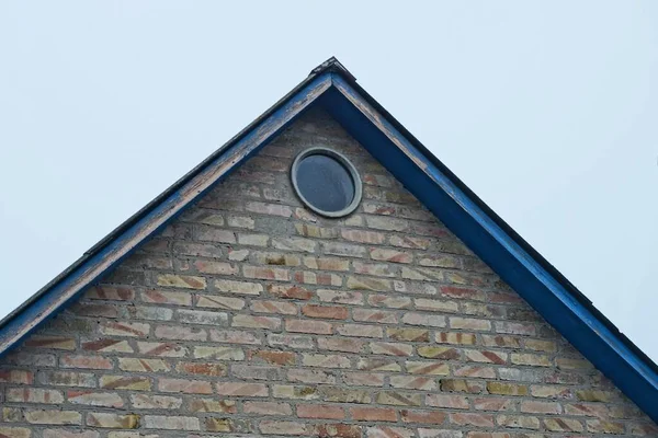 Old Brown Brick Loft One Gray Window Sky — Stock Photo, Image
