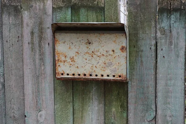 One Old Gray Metal Mailbox Rust Hangs Wooden Boards Fence — Stock Photo, Image