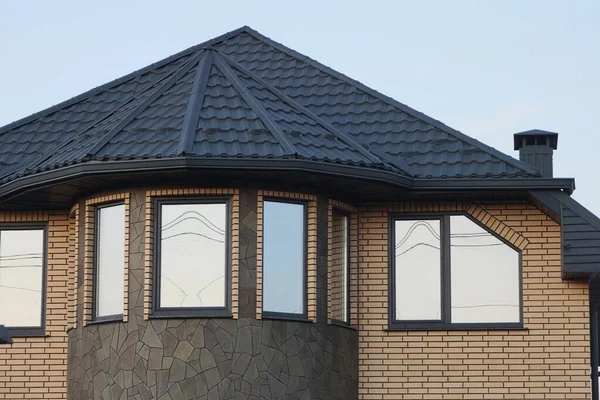 Brown Brick Attic Private House Windows Black Tiled Roof Blue — Stock Photo, Image