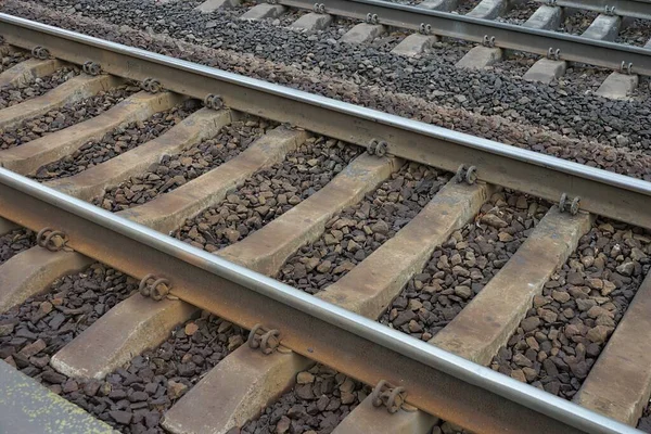 Parte Sobre Rieles Traviesas Piedras Grises Escombros Ferrocarril — Foto de Stock