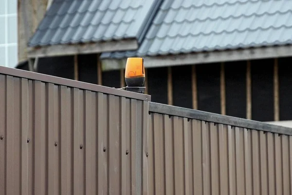 One Red Signal Lamp Brown Metal Wall Fence Closed Gate — Stock Photo, Image