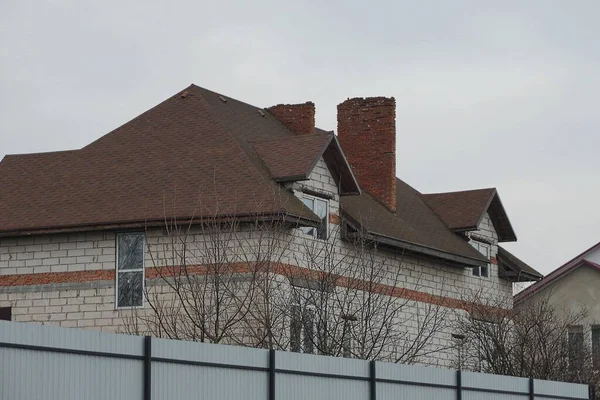 Facade White Private Brick House Brown Tiled Roof Gray Metal — Stock Photo, Image