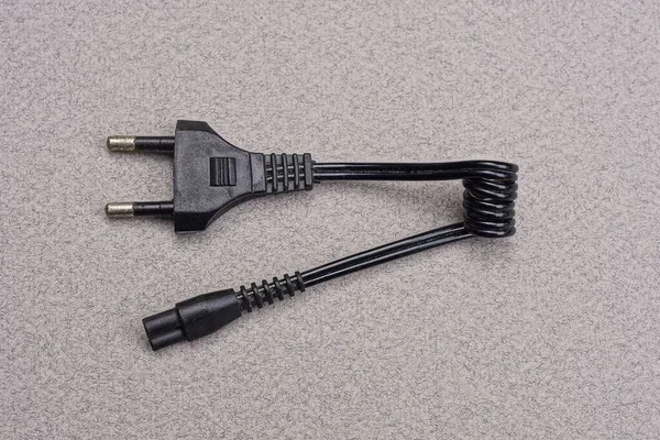 Enchufe Eléctrico Con Cable Negro Encuentra Una Mesa Gris —  Fotos de Stock