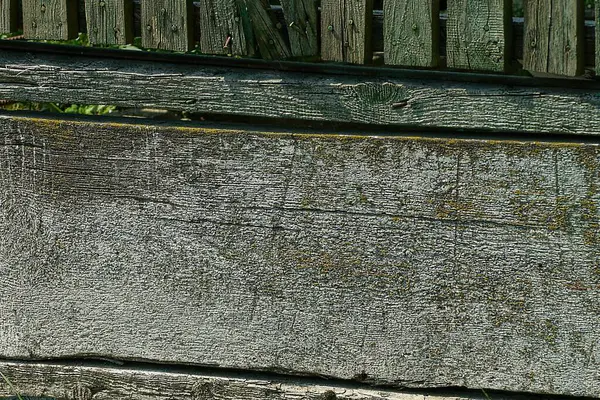旧栅栏墙上一块木板的灰色木制背景 — 图库照片