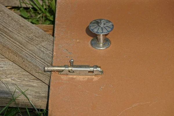 Una Vecchia Serratura Metallo Grigio Una Maniglia Rotonda Una Porta — Foto Stock