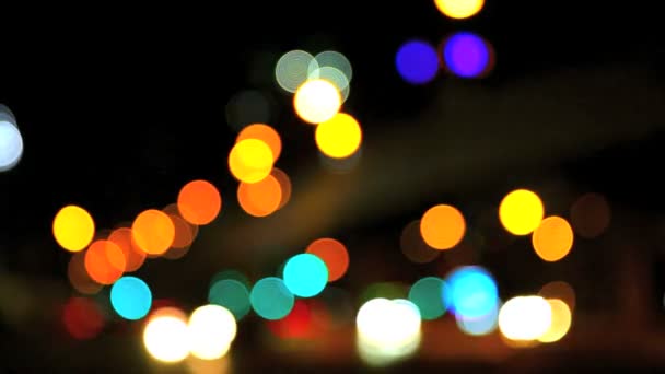 Wazig intreepupil lichten van zwaar verkeer — Stockvideo