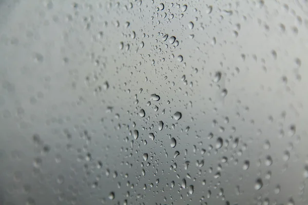 Дождь по стеклу — стоковое фото