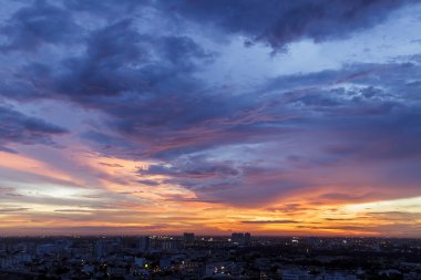 Güzel Cityscape günbatımında Bangkok Tayland