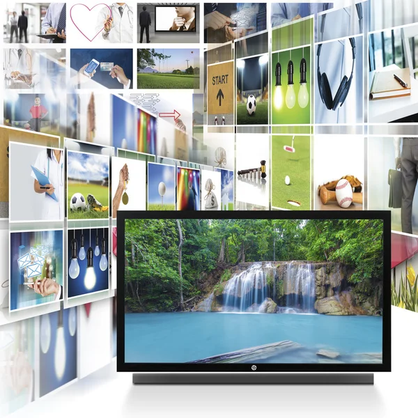 Monitor de computadora con imágenes de galería de fotos digitales — Foto de Stock